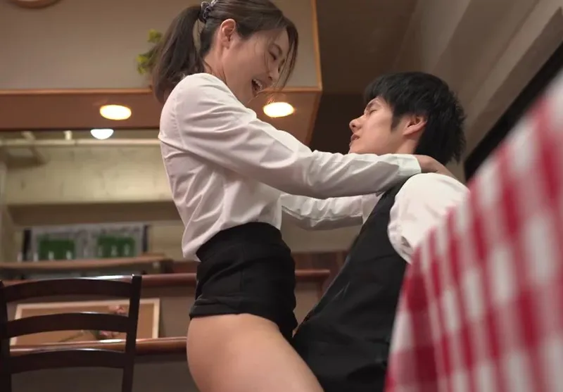 Cậu trai trẻ phang đồng nghiệp nữ làm chung công ty có ông xã nhưng gã chồng “yếu”